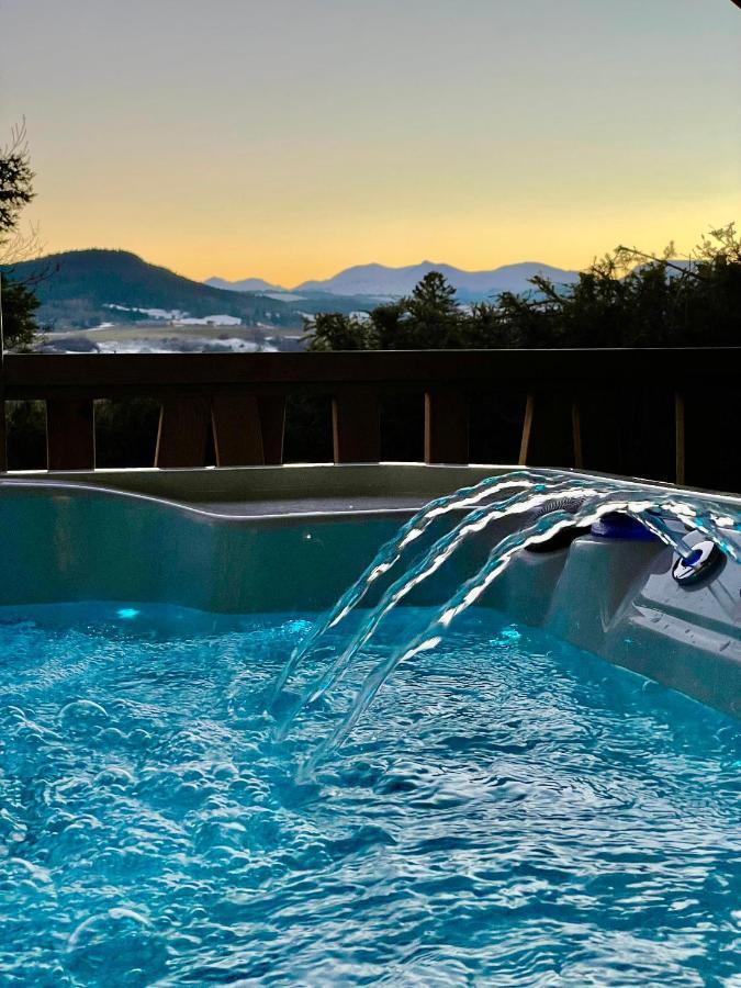 Hotel Domaine Les 2 Mondes Aydat Esterno foto