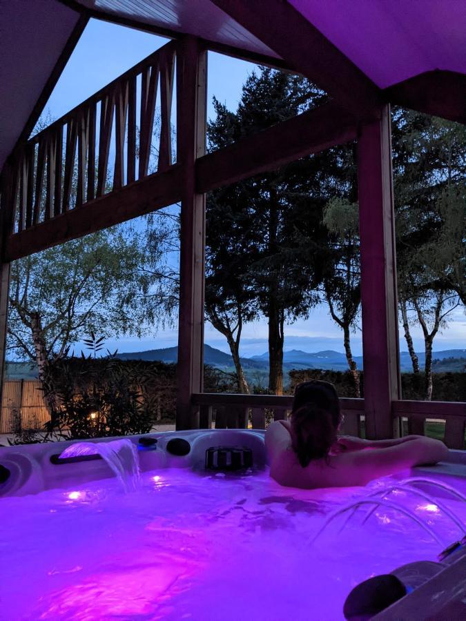 Hotel Domaine Les 2 Mondes Aydat Esterno foto