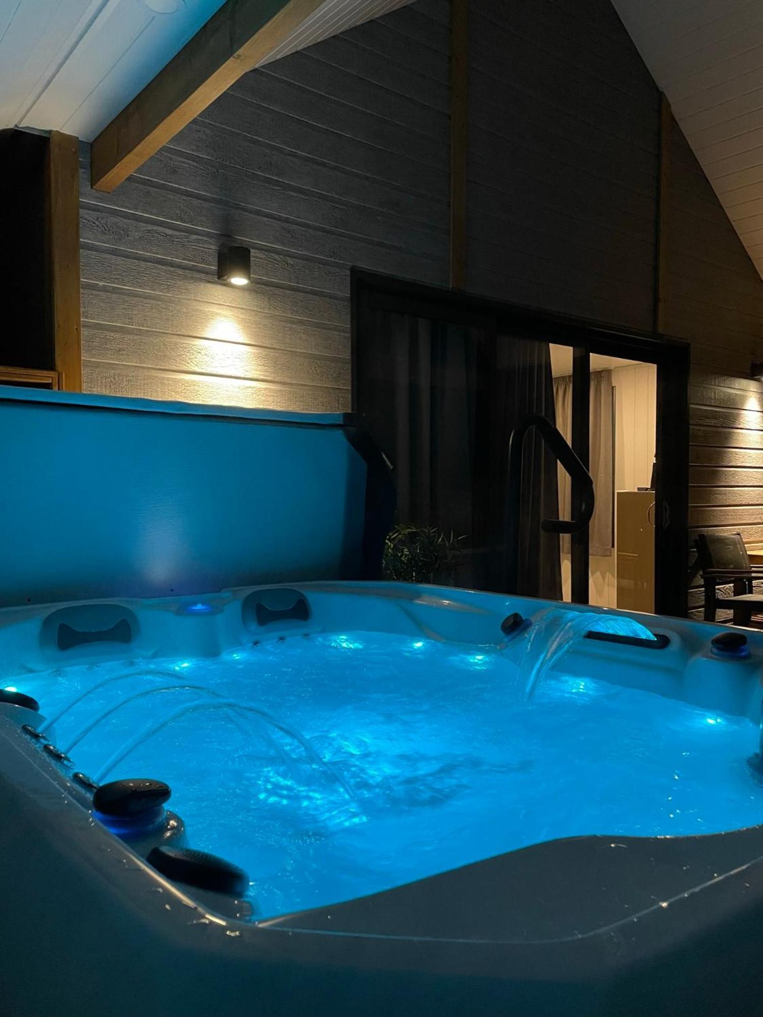 Hotel Domaine Les 2 Mondes Aydat Esterno foto