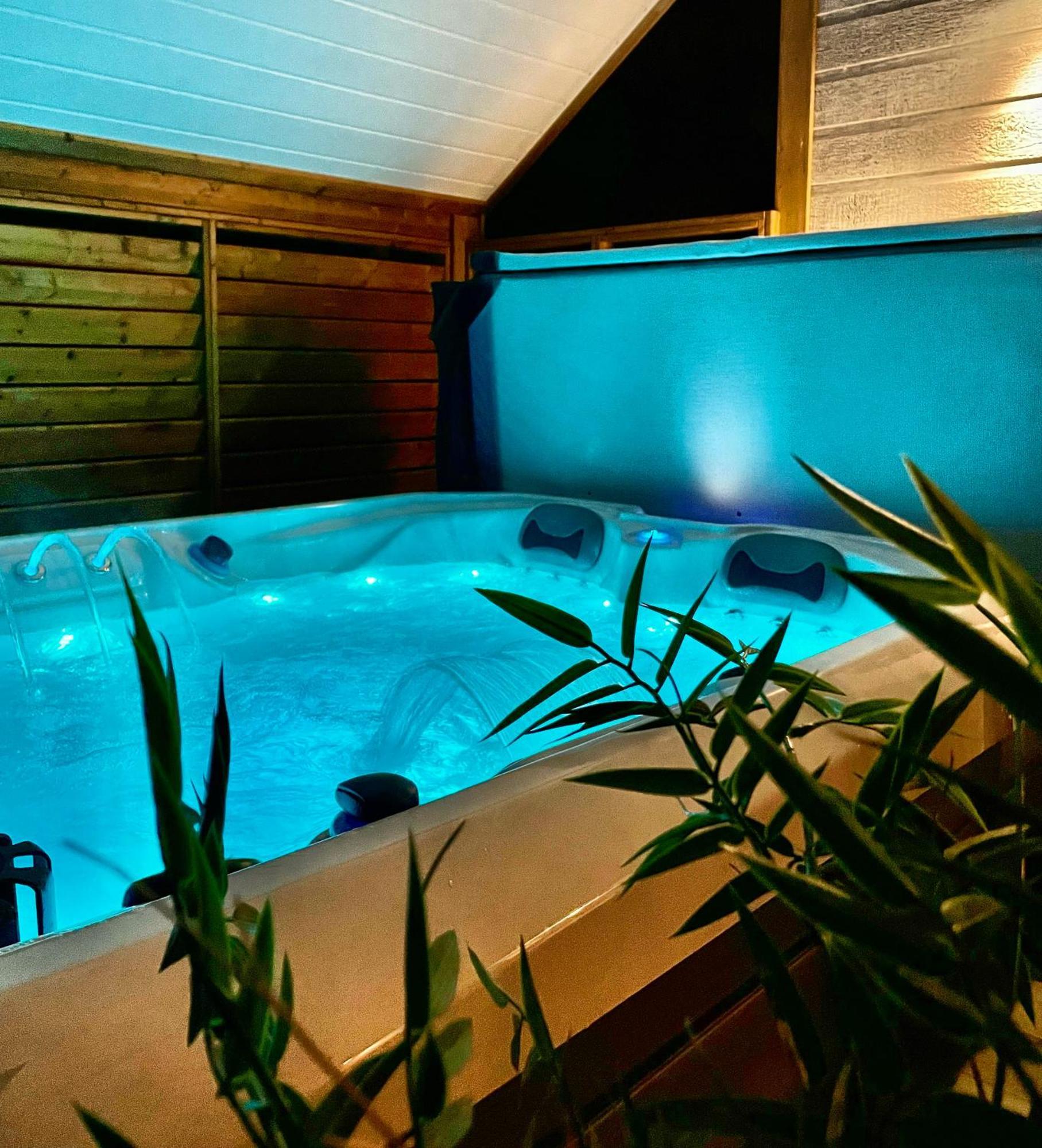 Hotel Domaine Les 2 Mondes Aydat Esterno foto